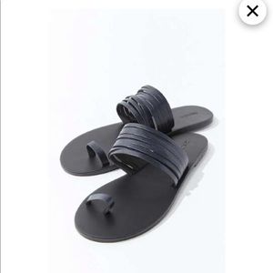 NWOT forever 21 strappy toe loop slide sandals